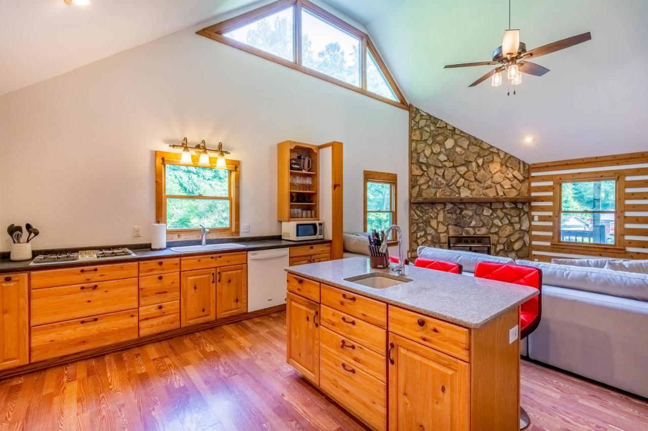 Pebble On The Creek Villa Whittier Екстериор снимка